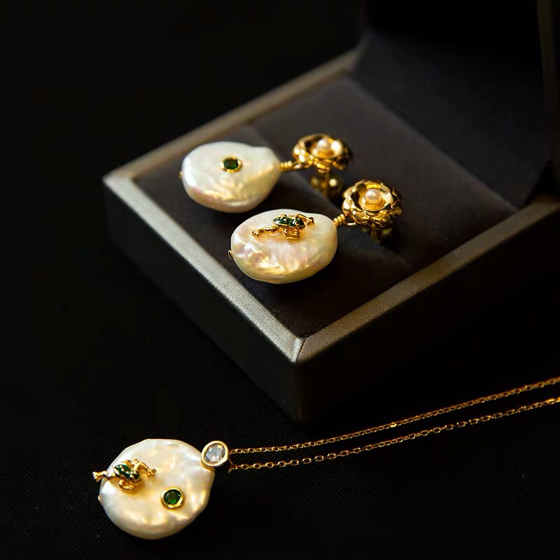 Nature pearl earring set